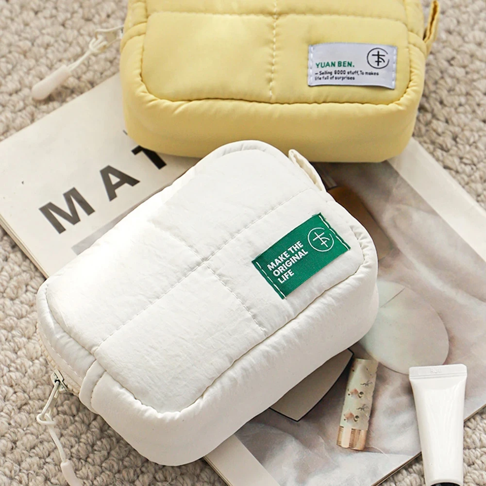 Women Lightweight Quilted Makeup Storage Bag Aesthetic Cosmetic Holder Bag Waterproof Puffer Cosmetic Pouch Outdoor Travel Bag
