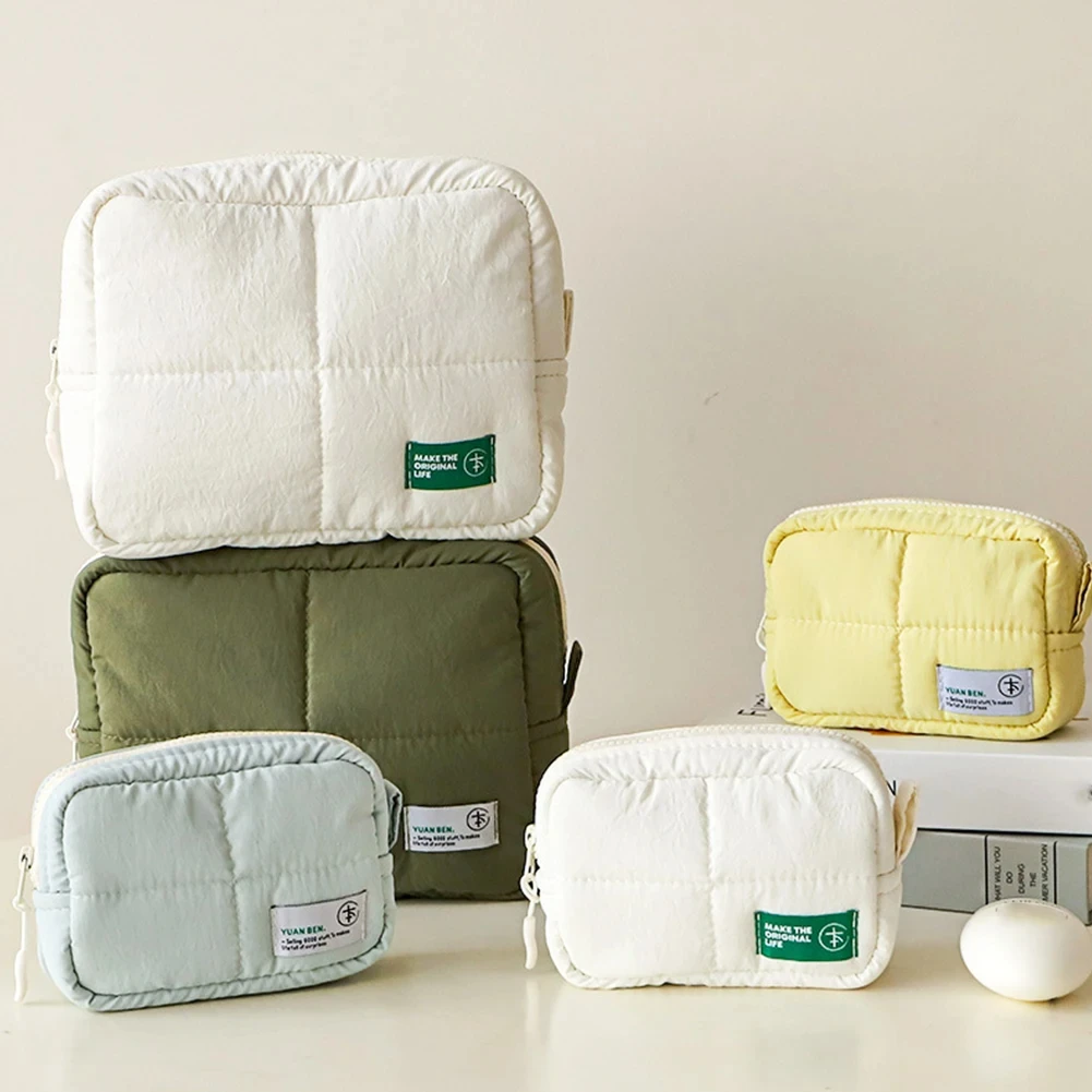 Women Lightweight Quilted Makeup Storage Bag Aesthetic Cosmetic Holder Bag Waterproof Puffer Cosmetic Pouch Outdoor Travel Bag