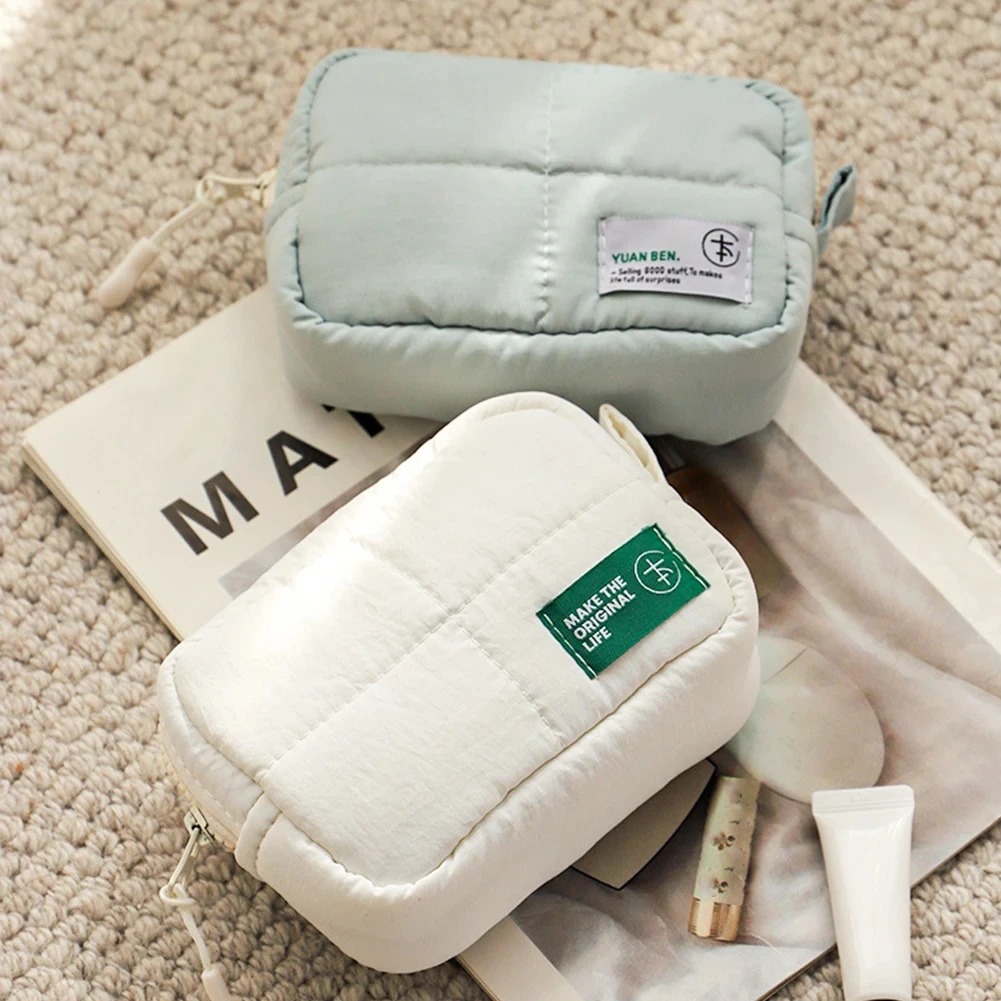 Women Lightweight Quilted Makeup Storage Bag Aesthetic Cosmetic Holder Bag Waterproof Puffer Cosmetic Pouch Outdoor Travel Bag