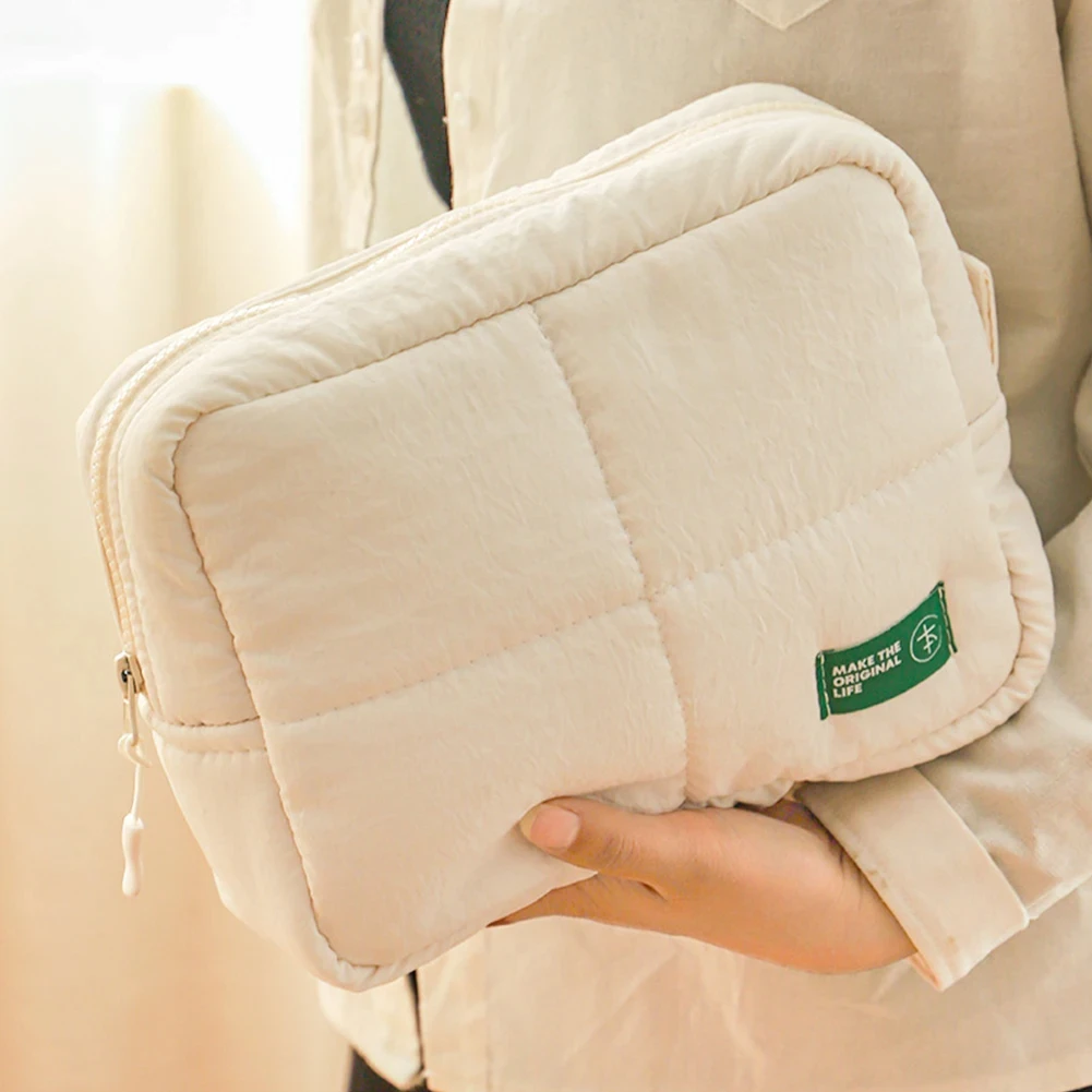 Women Lightweight Quilted Makeup Storage Bag Aesthetic Cosmetic Holder Bag Waterproof Puffer Cosmetic Pouch Outdoor Travel Bag