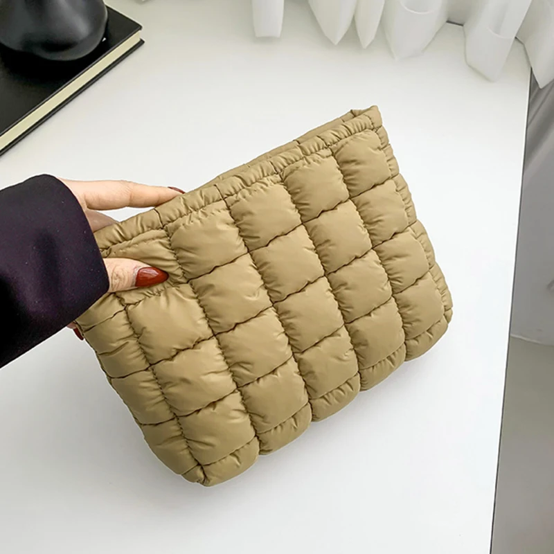 Women Makeup Pouch Padded Quilted Makeup Storage Bag Puffer Makeup Bag Large Cosmetic Organizer Bag Clutch Handbag Beauty Case